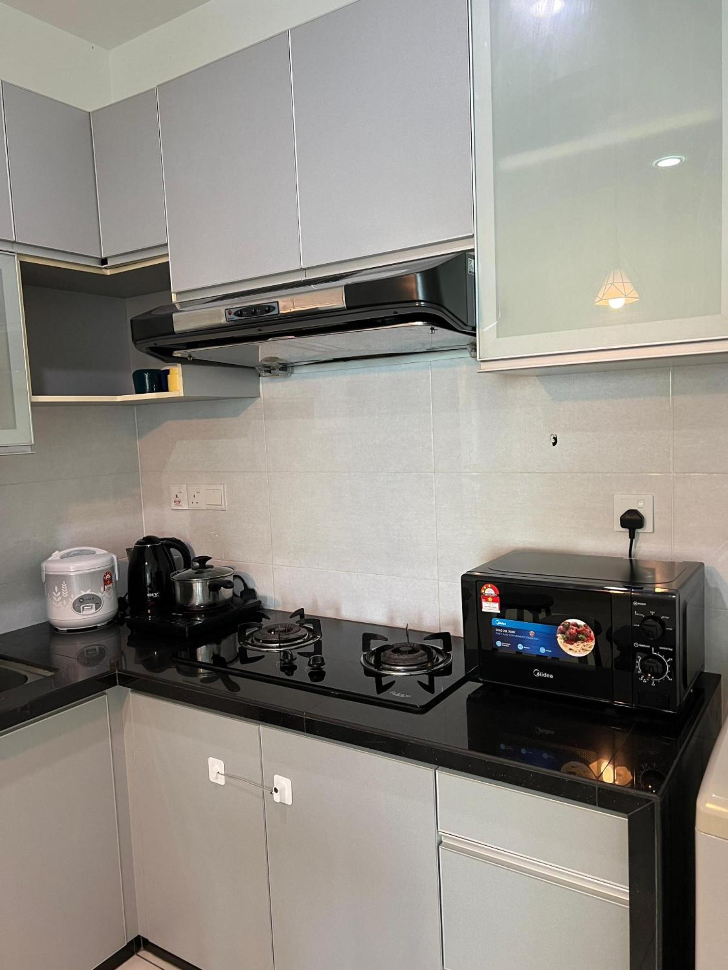 Mansion One Seaview 2br 2-6pax Near Gmc Gurney George Town