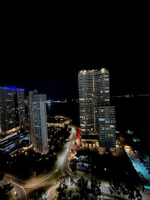 Mansion One Seaview 2br 2-6pax Near Gmc Gurney George Town